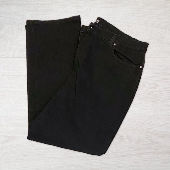 NWOT Style & Co Black Wash Straight Leg Jeans - Picture 2 of 3